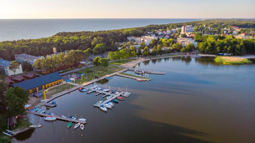 wedding table with glass flowers and plates